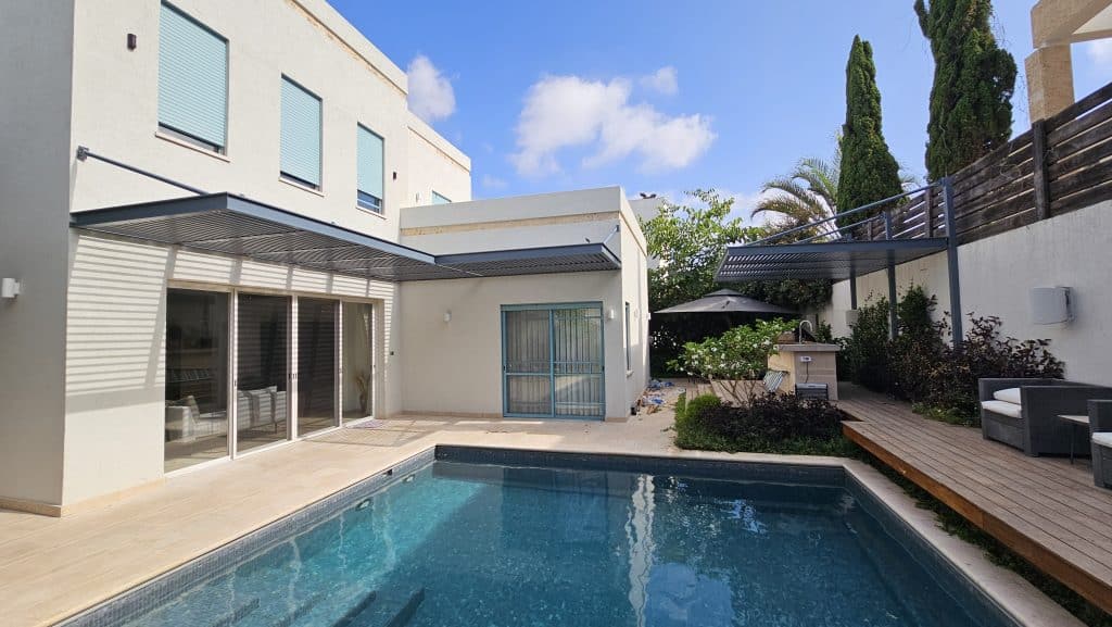 התקנה פרגולות ברעננה